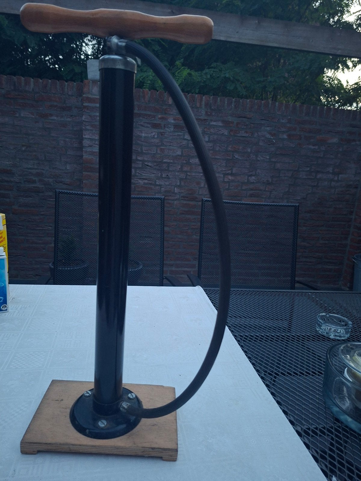 Vintage fietspomp met houten handvat, Ophalen of Verzenden