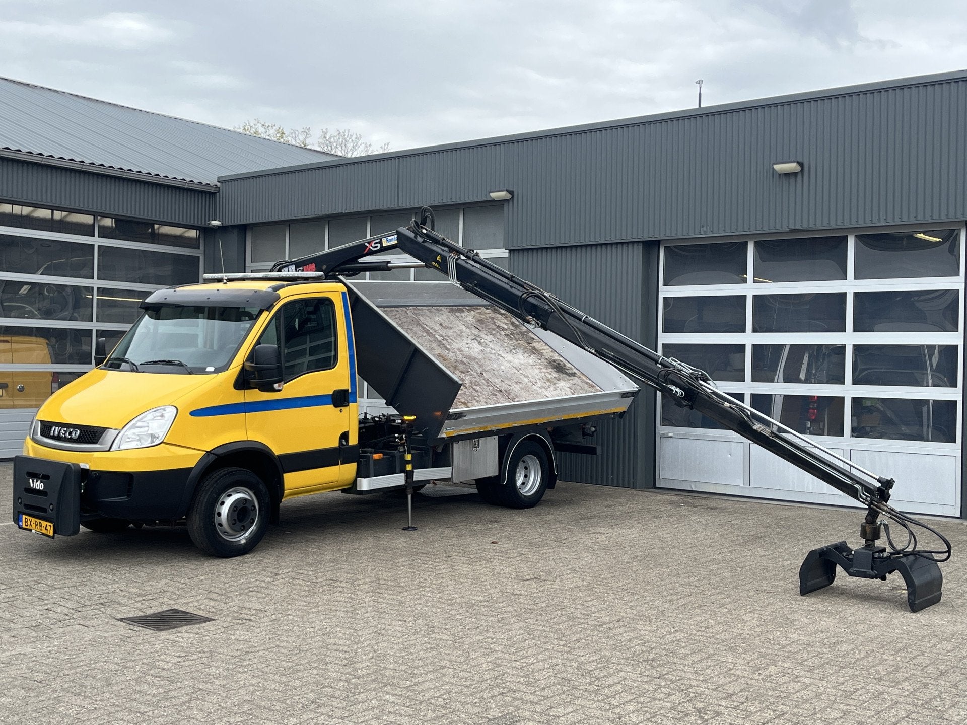 Iveco Daily 65C15 Laadkraan Drie Zijdenkipper4050kg laadverm, Auto's, Bestelauto's, Gebruikt, Zwart, 4 cilinders, Iveco