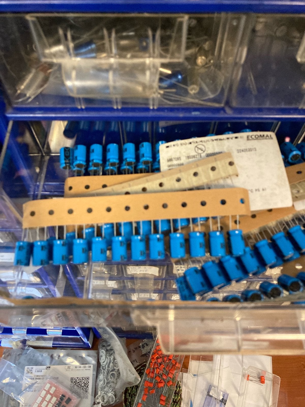1000uF 16V per stuk vishay, Ophalen of Verzenden, Zo goed als nieuw