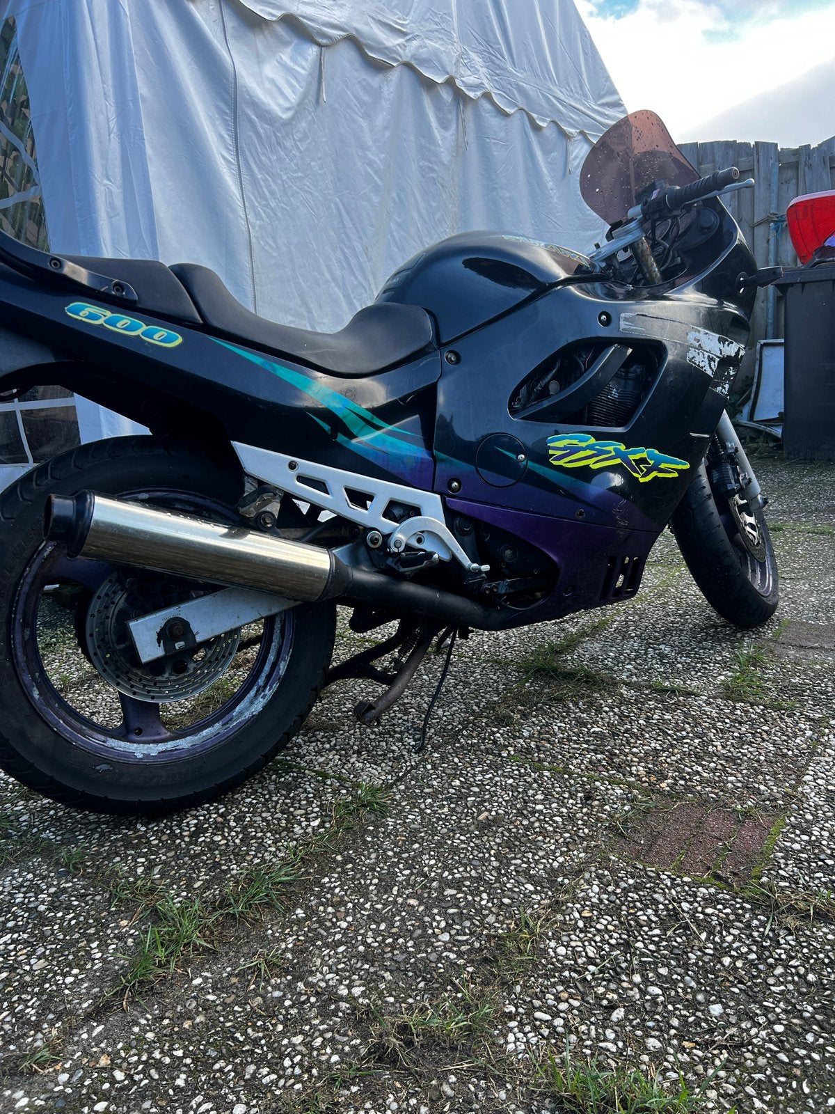 Suzuki GSX-f 600 Project met extra onderdelen, Ophalen of Verzenden