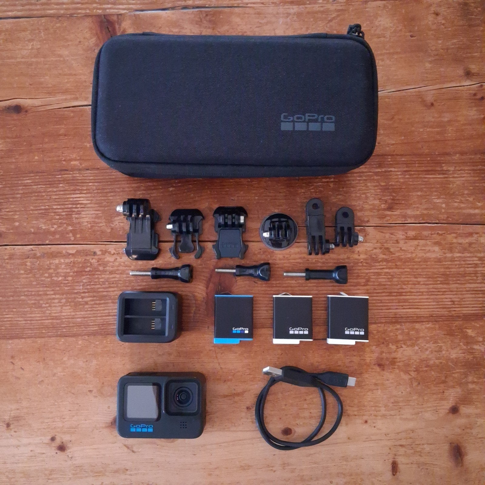 GoPro hero 10 incl. toebehoren, Ophalen of Verzenden, Zo goed als nieuw, GoPro