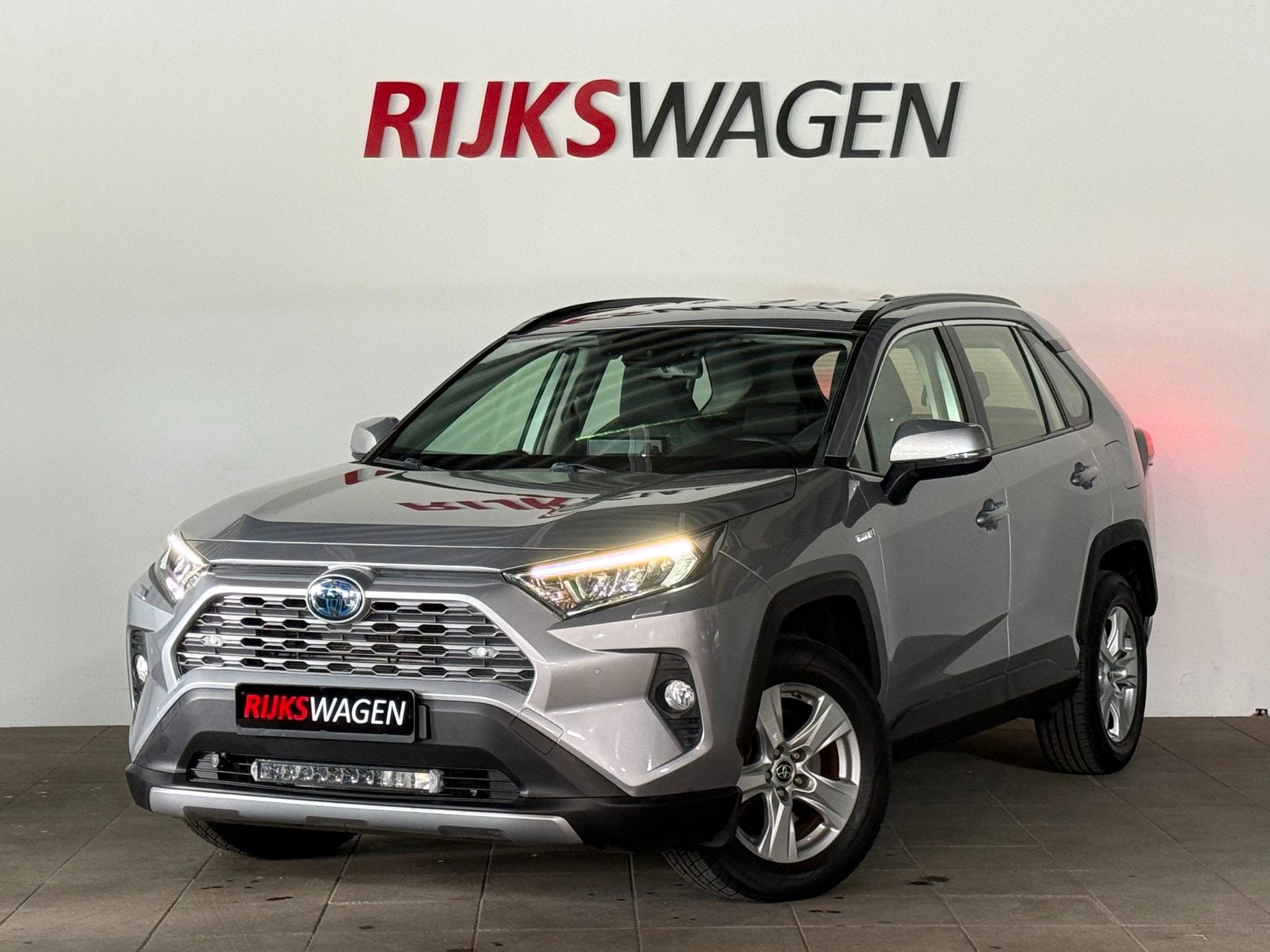 Toyota RAV4 2.5 Hybrid AWD Carplay, ACC, Keyless, Auto's, Automaat, Dealer onderhouden, Stof, Gebruikt