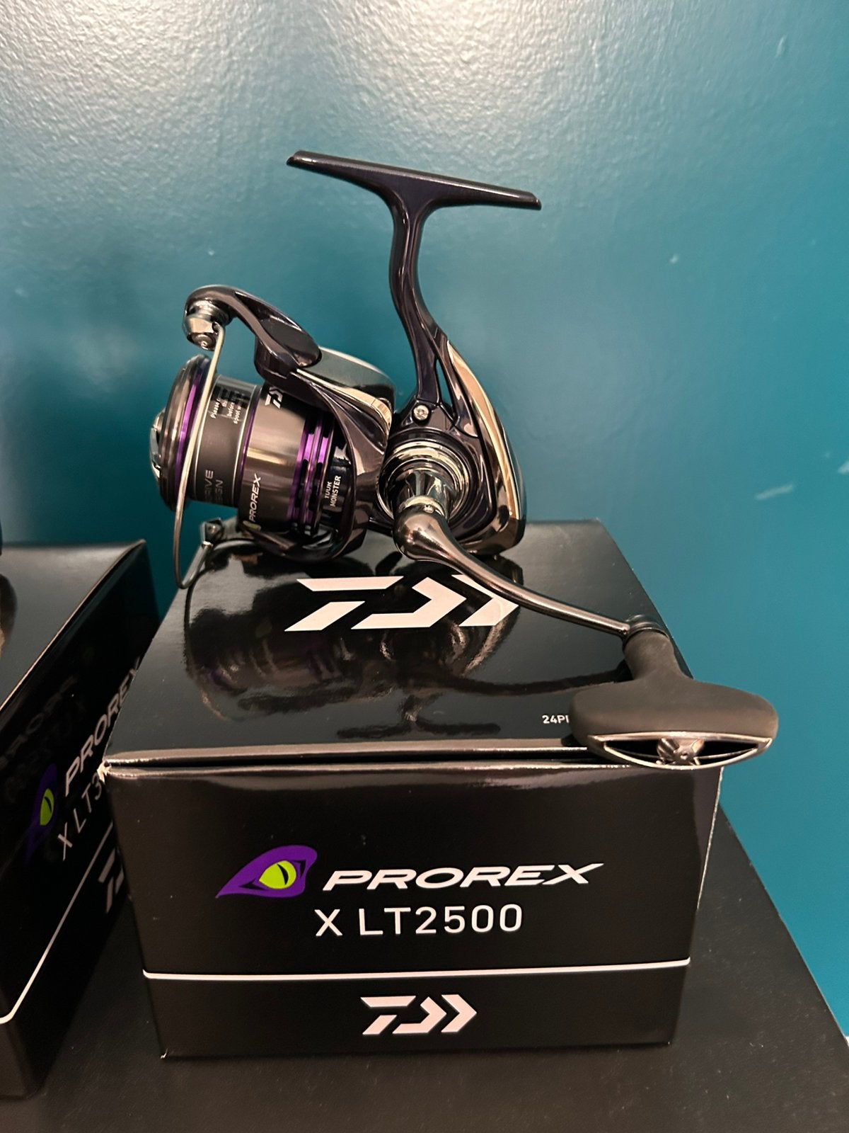 NIEUW Daiwa Prorex X LT 2500 en 3000c Spinmolens, D, Molen, Nieuw, Ophalen of Verzenden