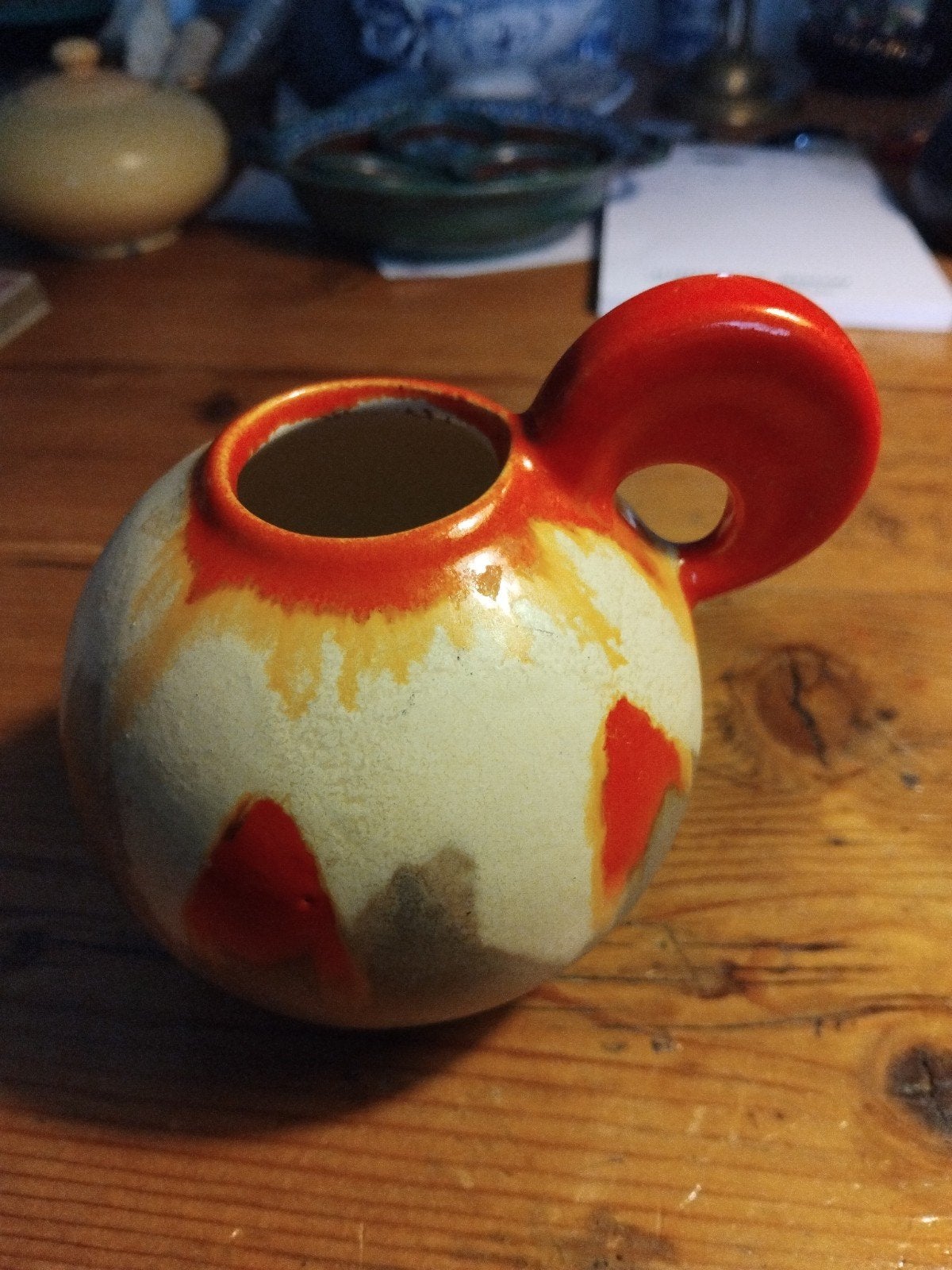 Velsen KtP, Kennemerland pottery, vaasje met oor, Ophalen of Verzenden