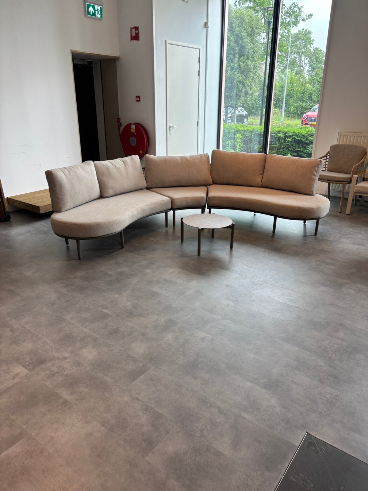 Moderne Beige Hoekbank met Ronde Vormen, Huis en Inrichting, Banken | Bankstellen, Ophalen, 100 tot 125 cm, Hoekbank, 300 cm of meer
