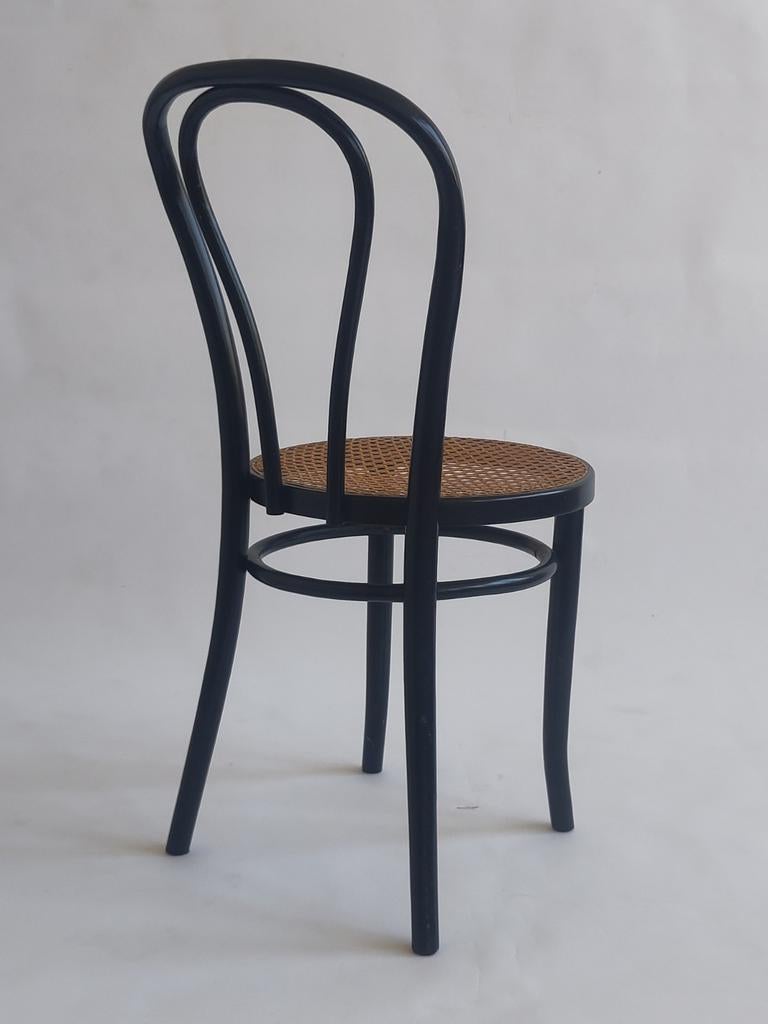 Vintage Thonet stoeltje 18 stoel ZPM Radomsku webbing hout, Ophalen, Gebruikt, Bruin, Mid century modern