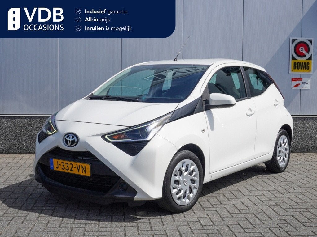 Toyota Aygo 1.0 VVT-i x-play Automaat | CarPlay | Camera | N, Auto's, 12 maanden, Stof, Gebruikt, 4 stoelen