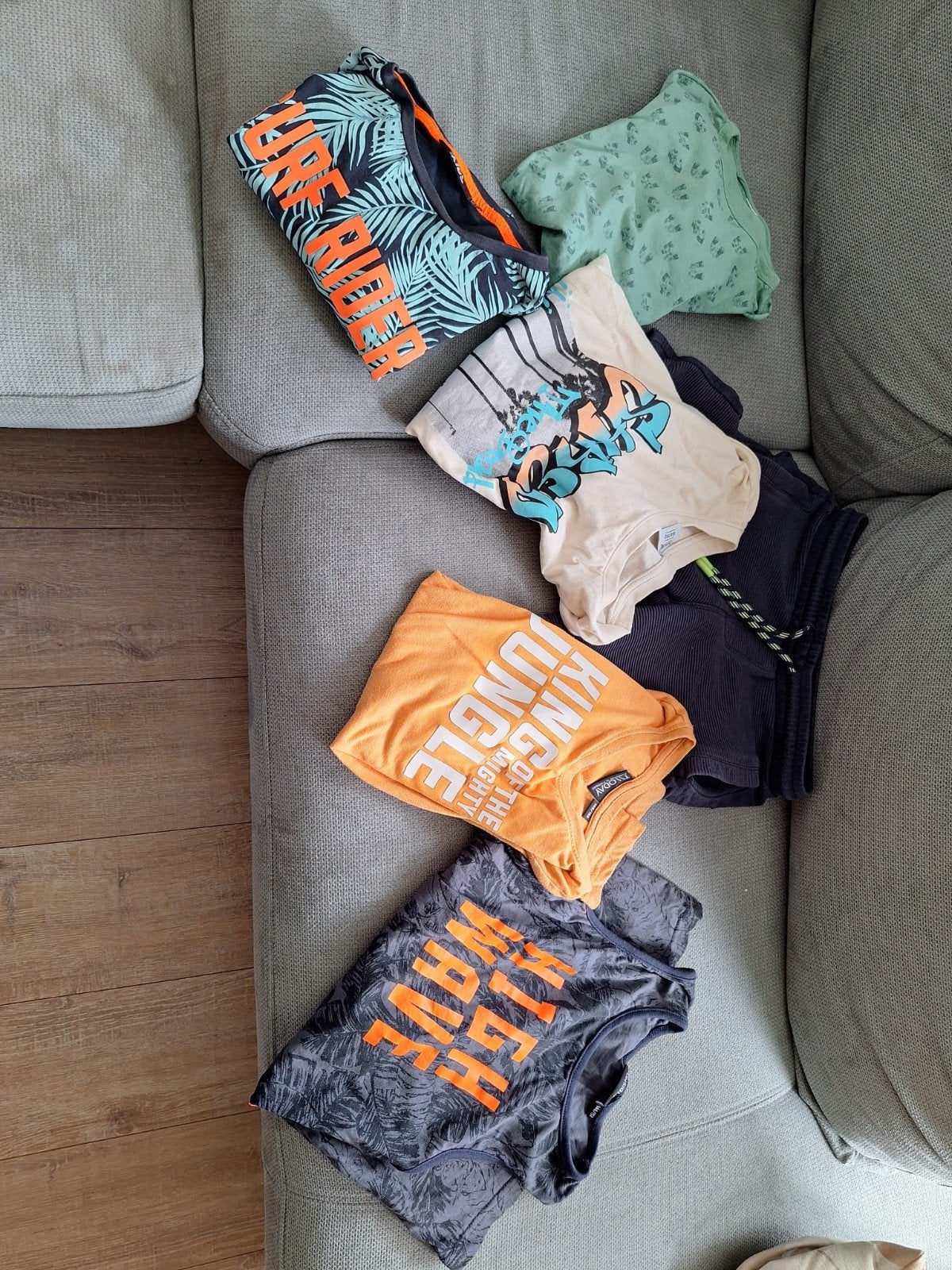Jongens kledingpakket:5 T-shirts (incl. mouwloos) en korte, Kinderen en Baby's, Kinderkleding | Maat 140, Ophalen, Gebruikt, Diverse
