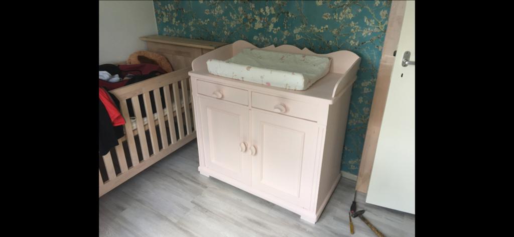 Commode/ Bakkerskast met uitschuifbare planken - Roze, Kinderen en Baby's, Kinderkamer | Complete kinderkamers, Ophalen, Gebruikt