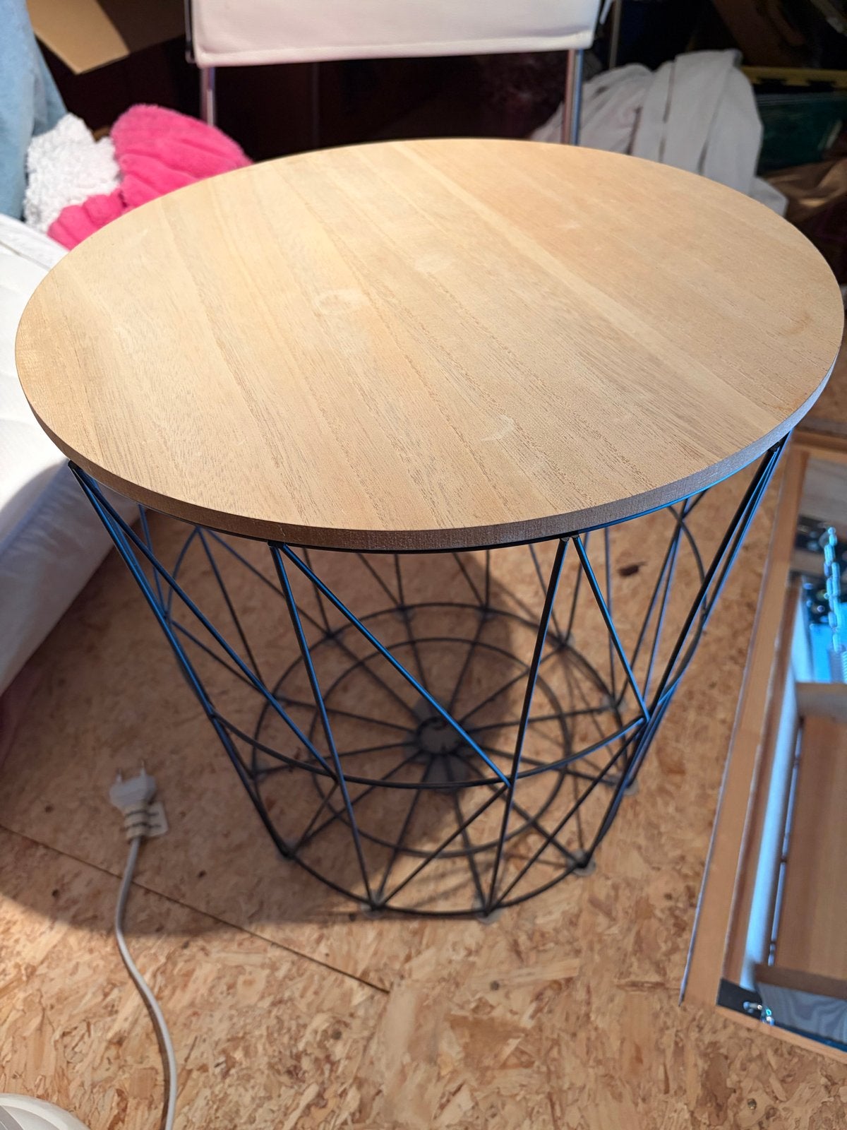 Mooie zwarte salontafel met houten blad, Huis en Inrichting, Tafels | Salontafels, Ophalen, Rond, 50 tot 100 cm, Zo goed als nieuw