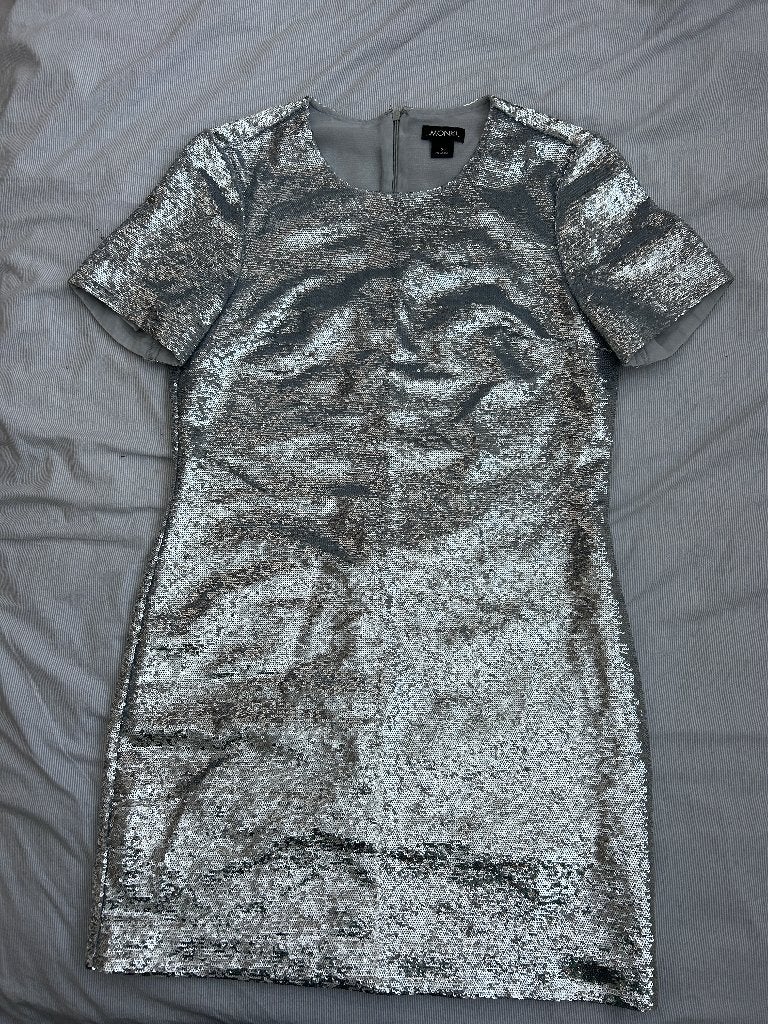 Geweldige jurk die de aandacht trekt MONKI zilver glitter S, Ophalen of Verzenden, Zo goed als nieuw, Monki, Maat 36 (S)
