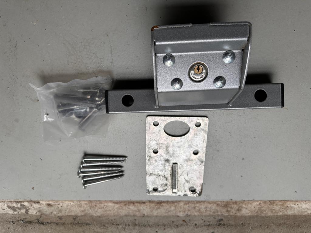 Garageslot voor kantelgaragedeuren - Extra Beveiliging, Ophalen of Verzenden, Zo goed als nieuw, IJzer, Slot