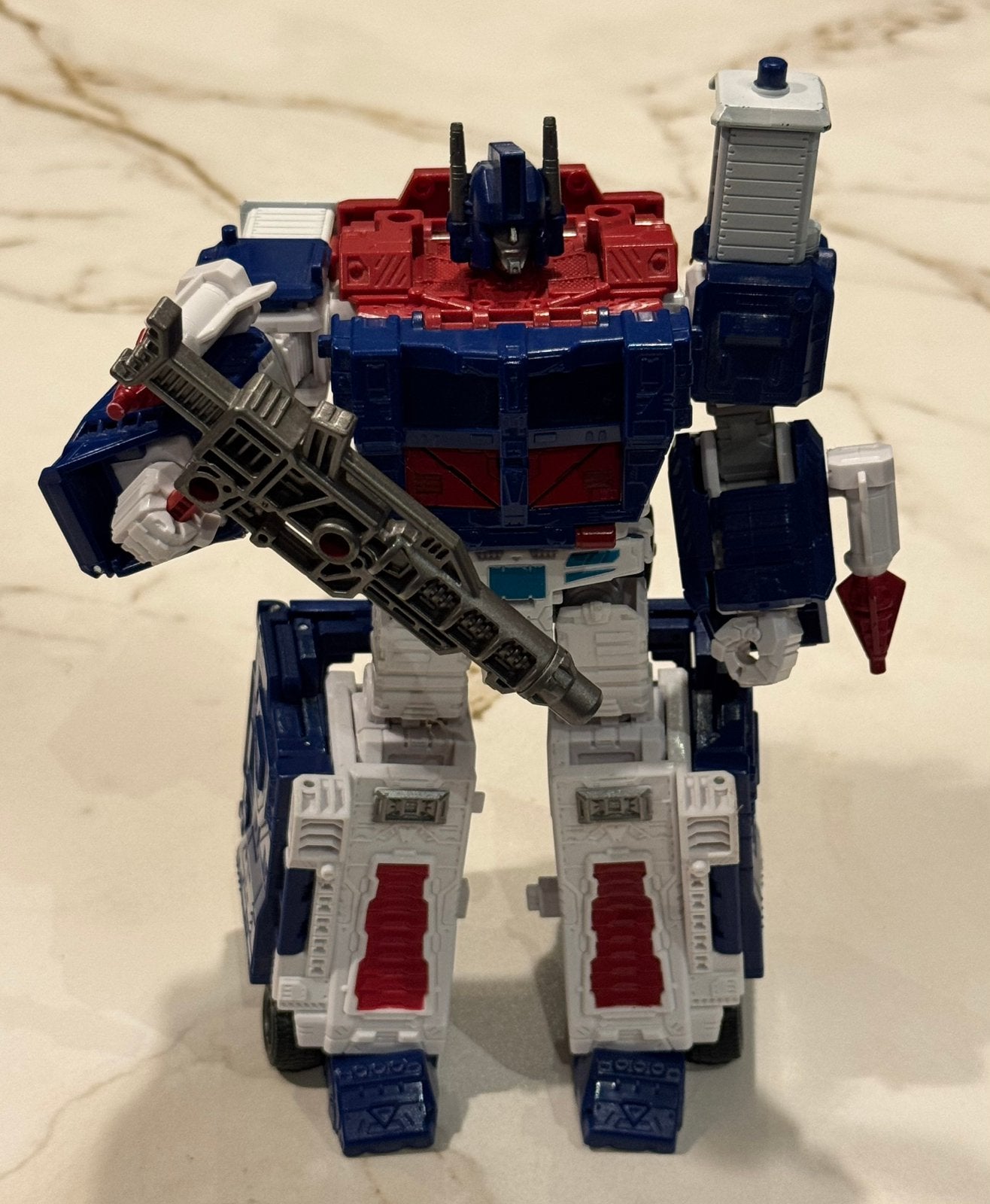 WFC Transformation Cybertron KINGDOMS Grade Ultra Magnus, Overige generaties, Ophalen of Verzenden, Zo goed als nieuw