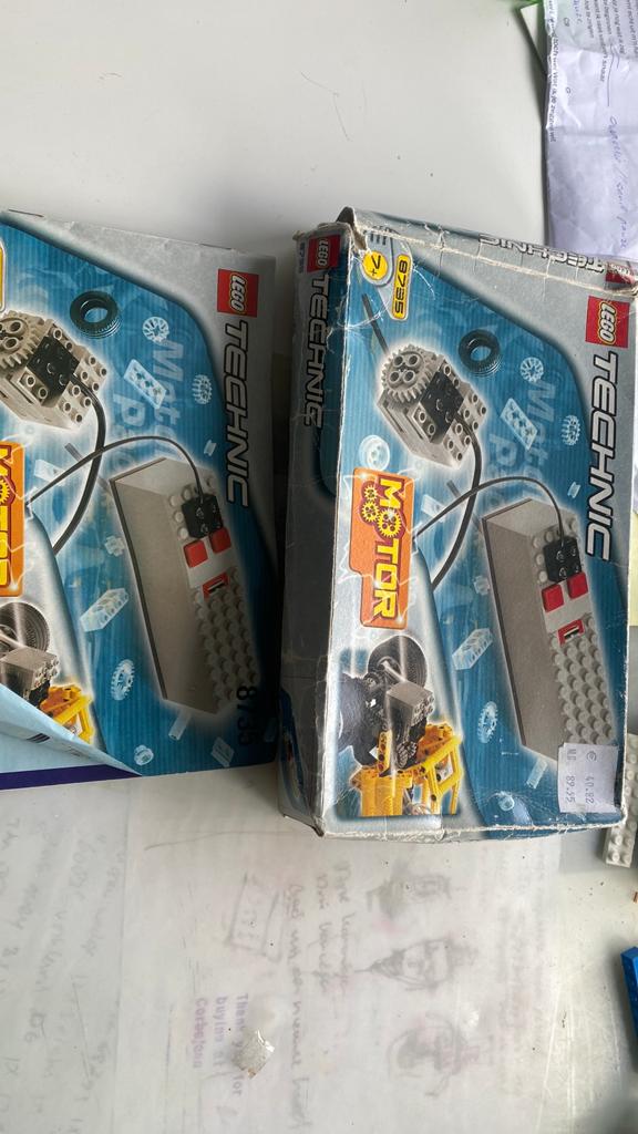 ALLEEN DOOS en boekje ! Lego technic 8735 motor, Gebruikt, Overige typen, Ophalen of Verzenden, Technic