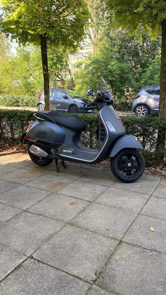 Stijlvolle Vespa Scooter - Mat Zwart, Fietsen en Brommers, Scooters | Vespa, Overige modellen, Maximaal 45 km/u, Ophalen of Verzenden