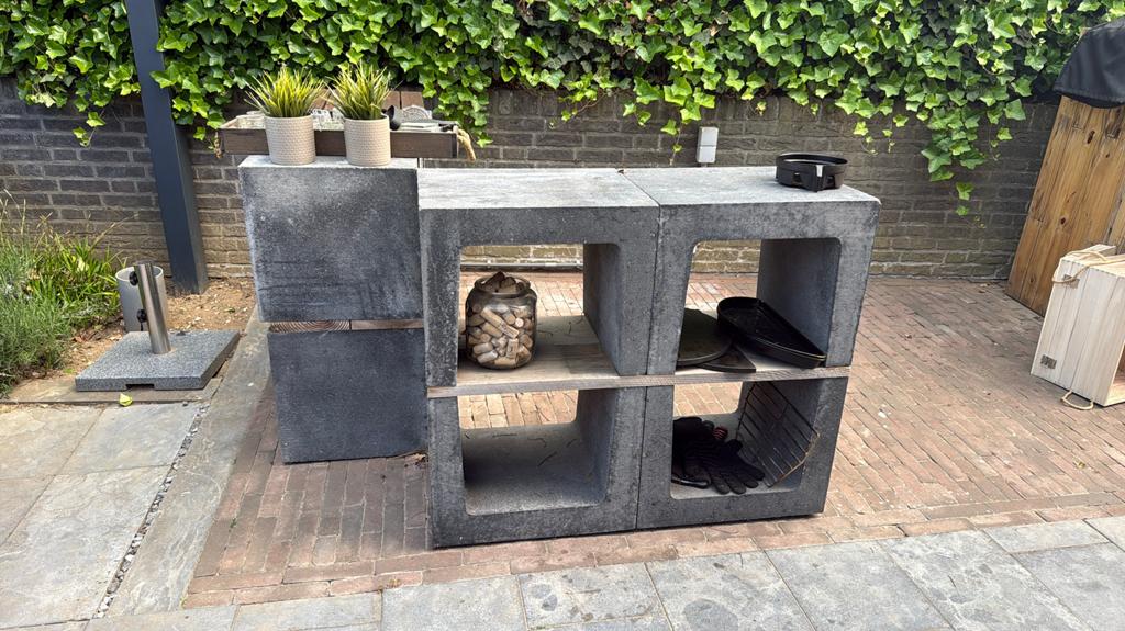 Bar / 8 U profielen beton, Ophalen, Zo goed als nieuw