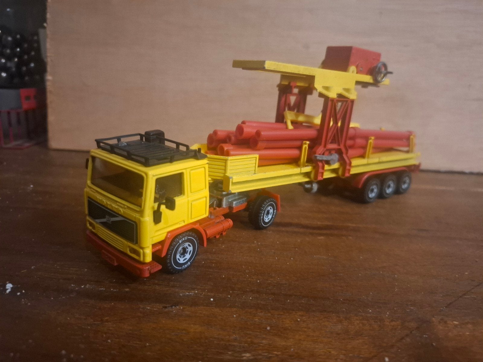 Siku Volvo F10 buizen transport vrachtwagen, Hobby en Vrije tijd, Ophalen of Verzenden