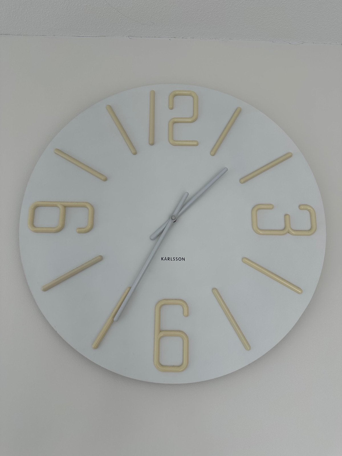 Moderne Karlsson wandklok - Wit met beige accenten, Ophalen, Wit, Analoog, Modern