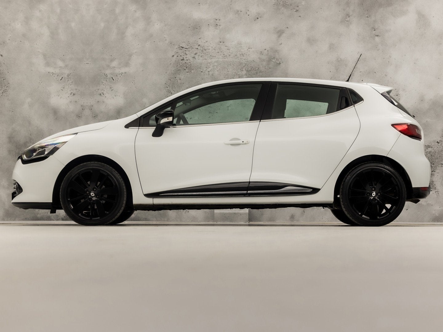 Renault Clio 0.9 TCe Dynamique Sport (NAVIGATIE, CLIMATE, LM, Auto's, Voorwielaandrijving, Stof, Zwart, 540 kg