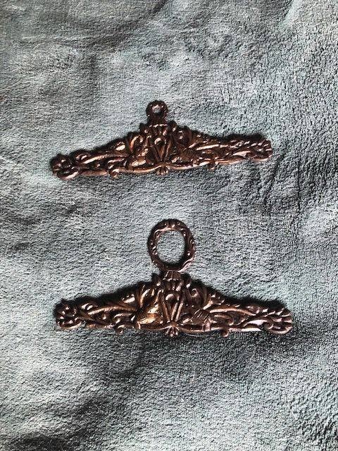 2 ornamenten beslag voor een schellekoord ongeveer 17 cm, Ophalen