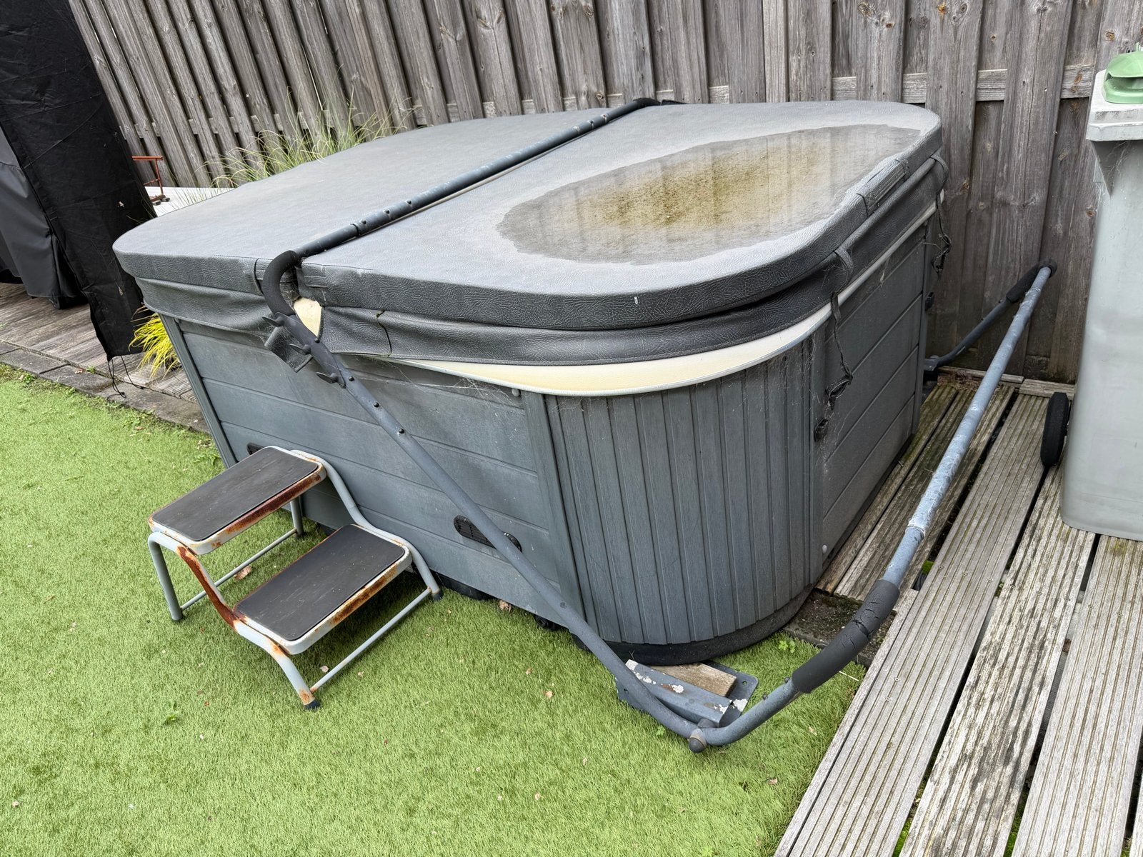 Tenerife Diamond Spa - Gebruikte Jacuzzi met Afdekzeil, Tuin en Terras, Ophalen, Gebruikt, Afdekzeil, Vast