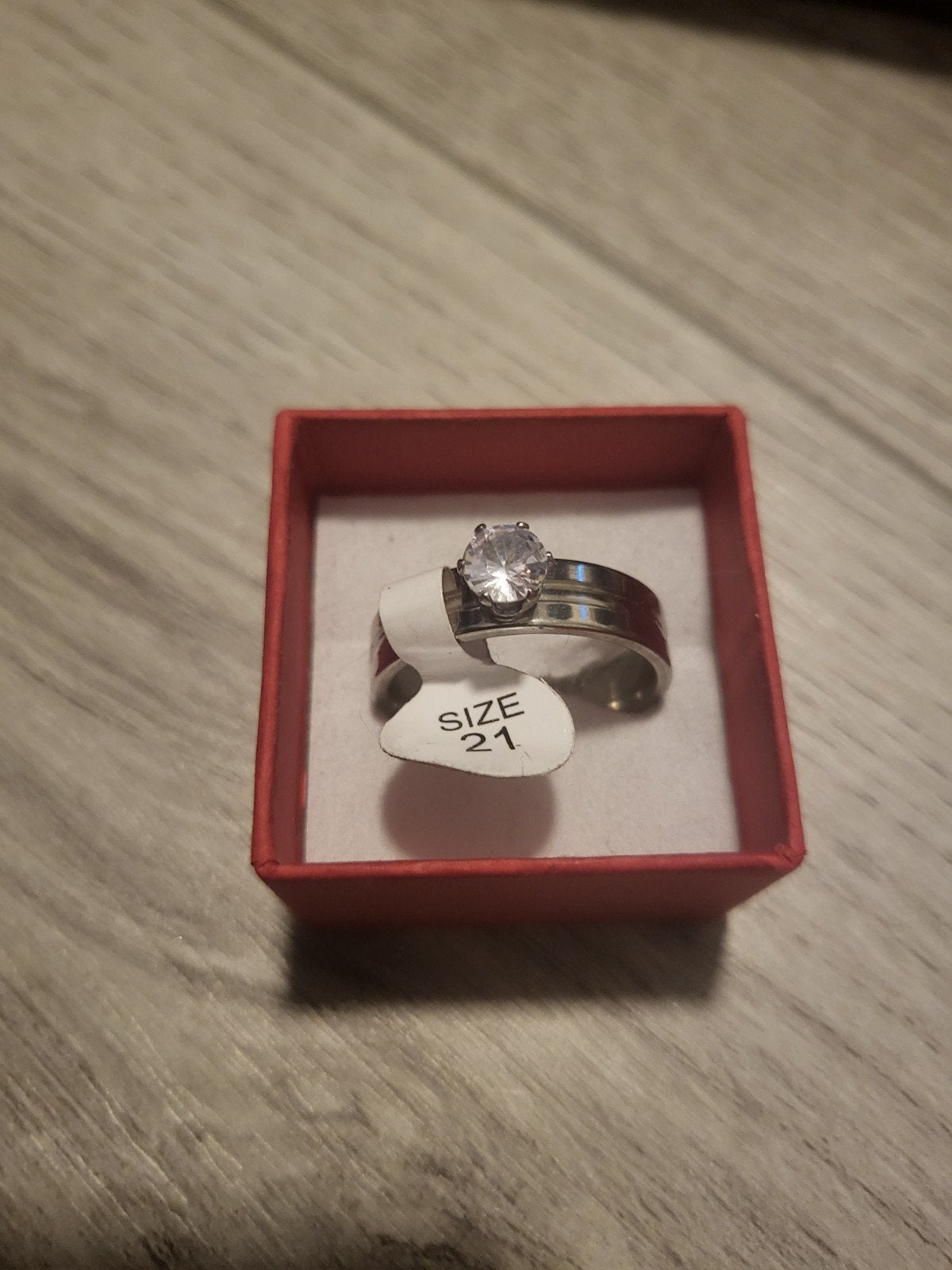 Nieuwe zilverkleurige ring met kristal - Maat 21, Met kristal, 20 of groter, IJzer of Staal, Nieuw
