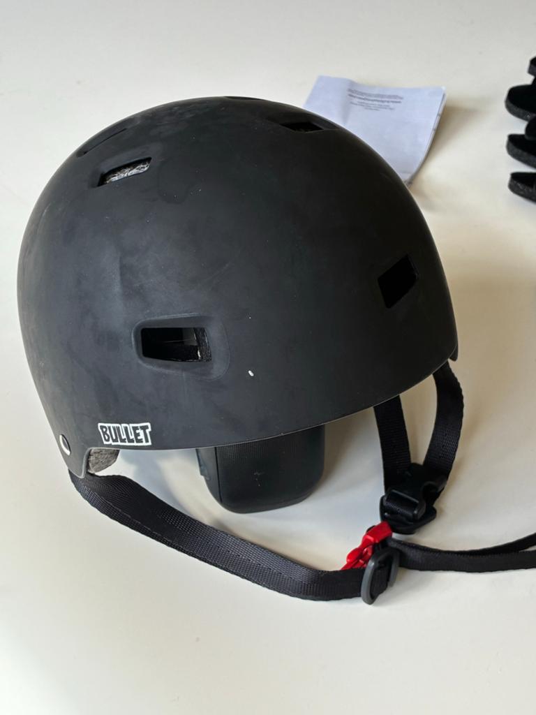 Bullet helm voor skaten/fietsen - Zwart, Ophalen of Verzenden, Gebruikt, M, Heer of Dame