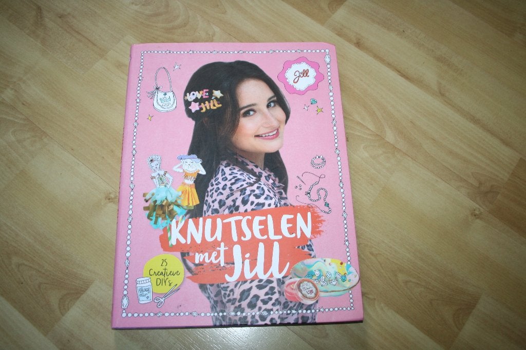 Knutselen met Jill - 25 creatieve DIY's, Ophalen of Verzenden, Zo goed als nieuw