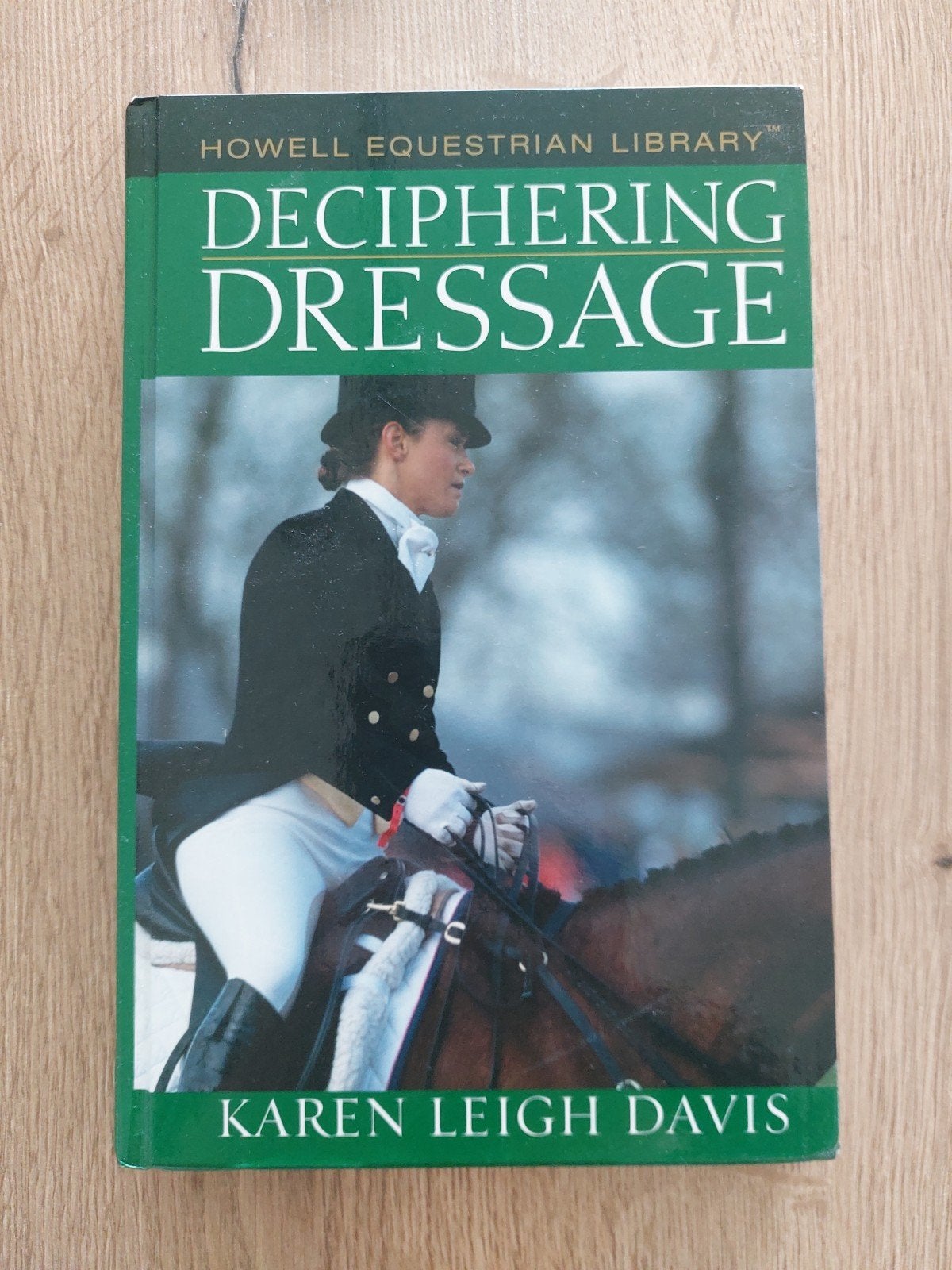 Deciphering Dressage - Karen Leigh Davis (Engels), Boeken, Ophalen of Verzenden, Zo goed als nieuw, Karen Leigh Davis