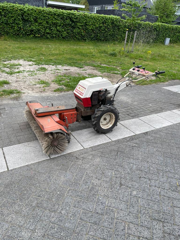 Gutbrod veegmachine mini trekker, Tuin en Terras, Veegmachines, Ophalen of Verzenden