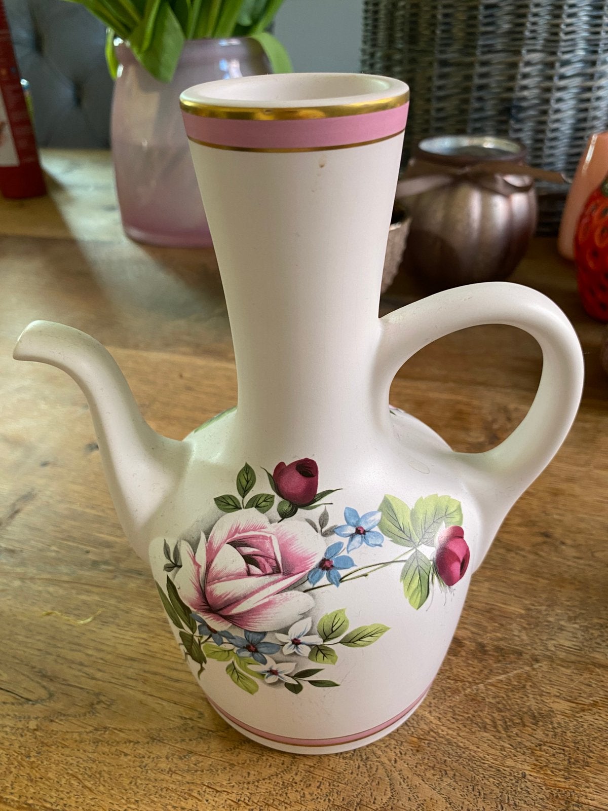 Royal vaasje met rozen flora, Ophalen, Zo goed als nieuw, Wit, Steen/keramiek