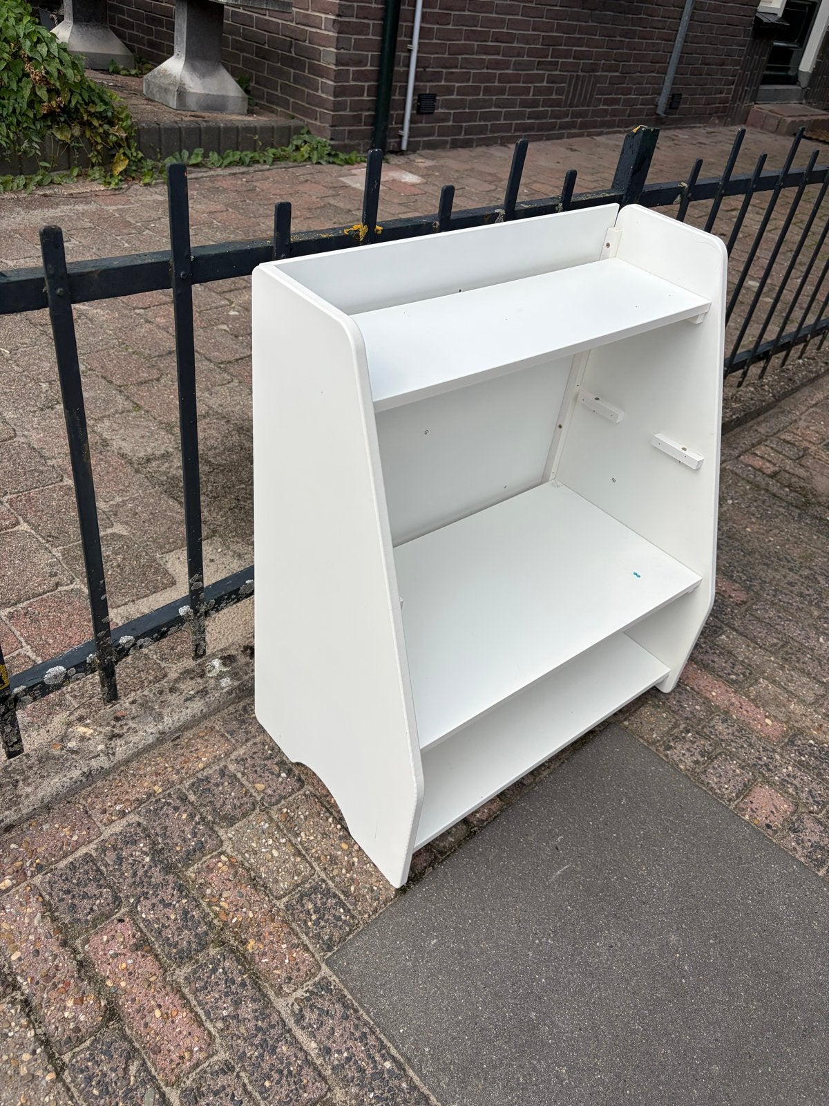 Leuk wit boekenkastje, Met plank(en), Zo goed als nieuw, Minder dan 100 cm, Overige houtsoorten