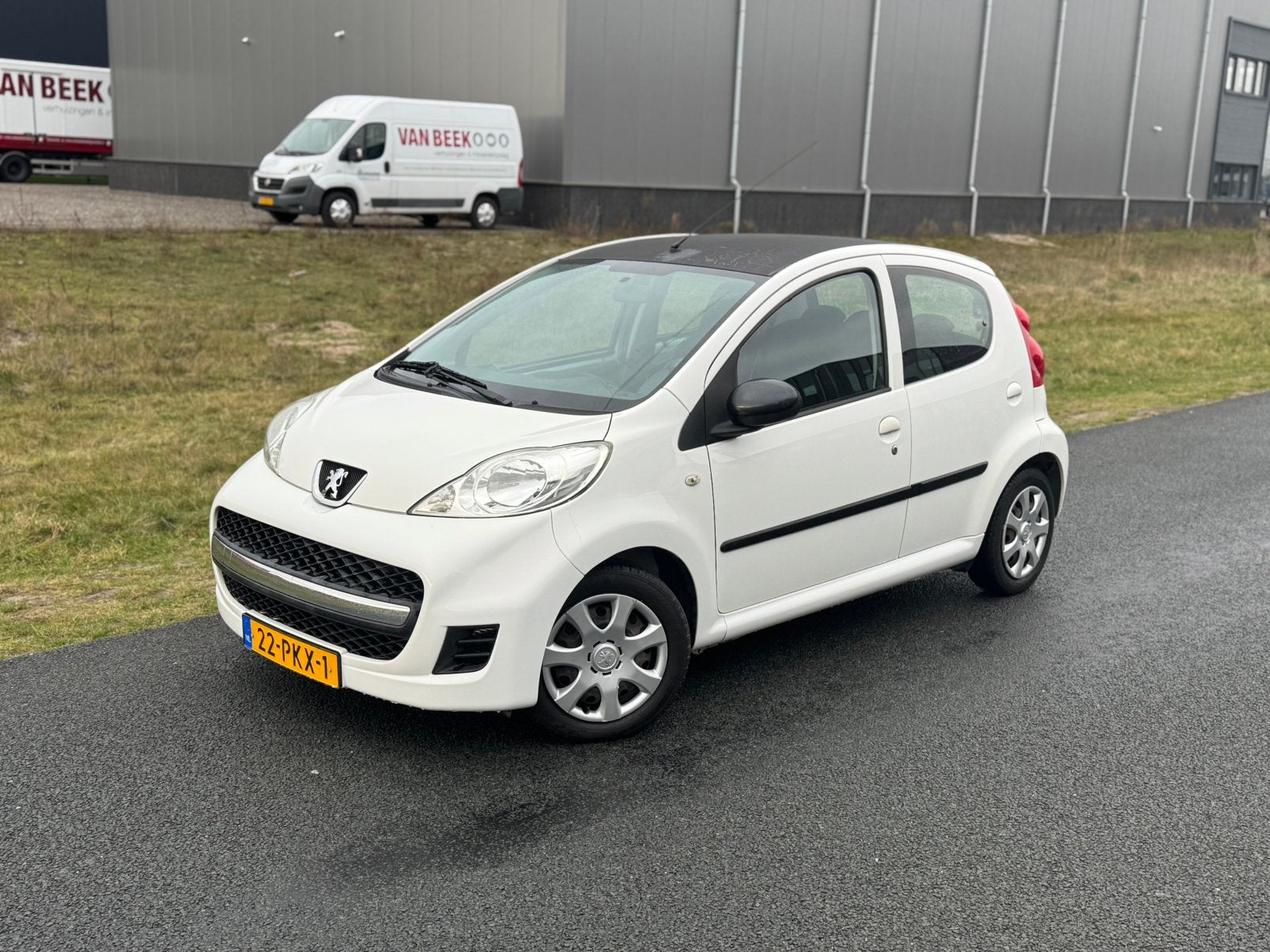 Peugeot 107 1.0 12V 5DR 2011 Wit Nap! airco!, Voorwielaandrijving, 4 stoelen, Origineel Nederlands, Bedrijf