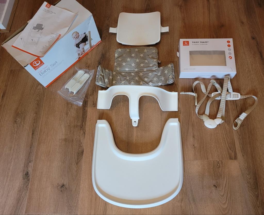 Stokke tripp trapp babyset, tray en tuigje., Kinderen en Baby's, Kinderstoelen, Ophalen, Zo goed als nieuw, Meegroeistoel, Gordel(s)