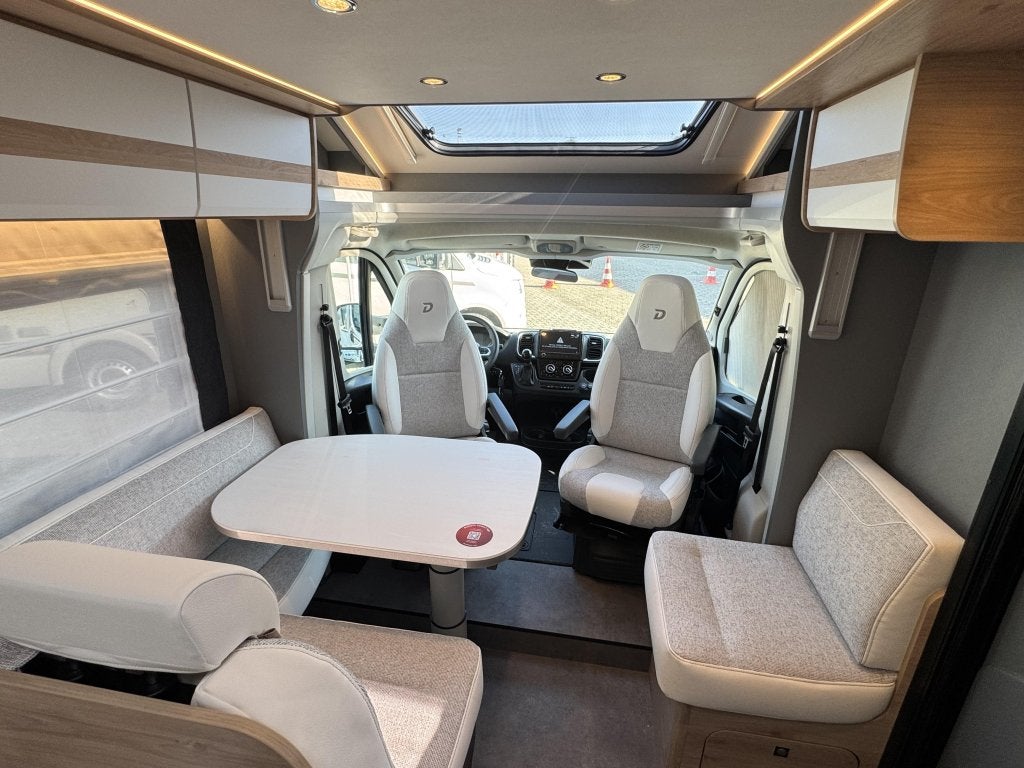 Dethleffs Just Camp T 7052 EB - Model 2027 - Hefbed -, Caravans en Kamperen, Automaat, Koelkast, Ringverwarming, 7 tot 8 meter