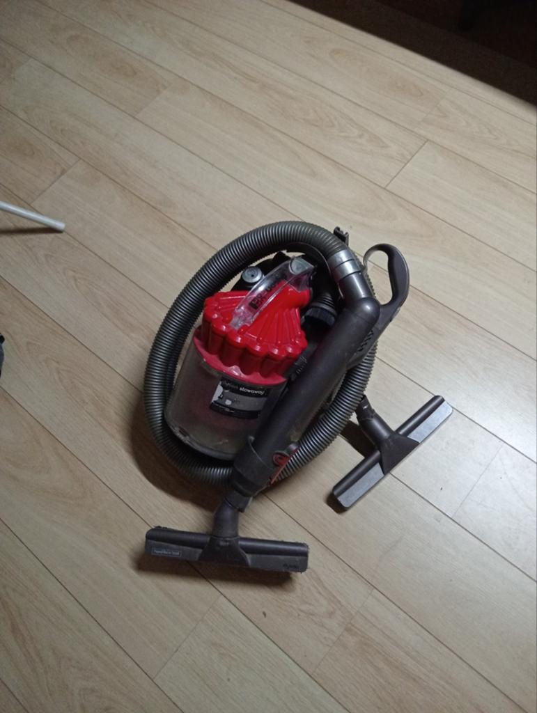 Goed werkende Dyson stofzuiger, Ophalen, Inclusief accessoires, Gebruikt, Dyson