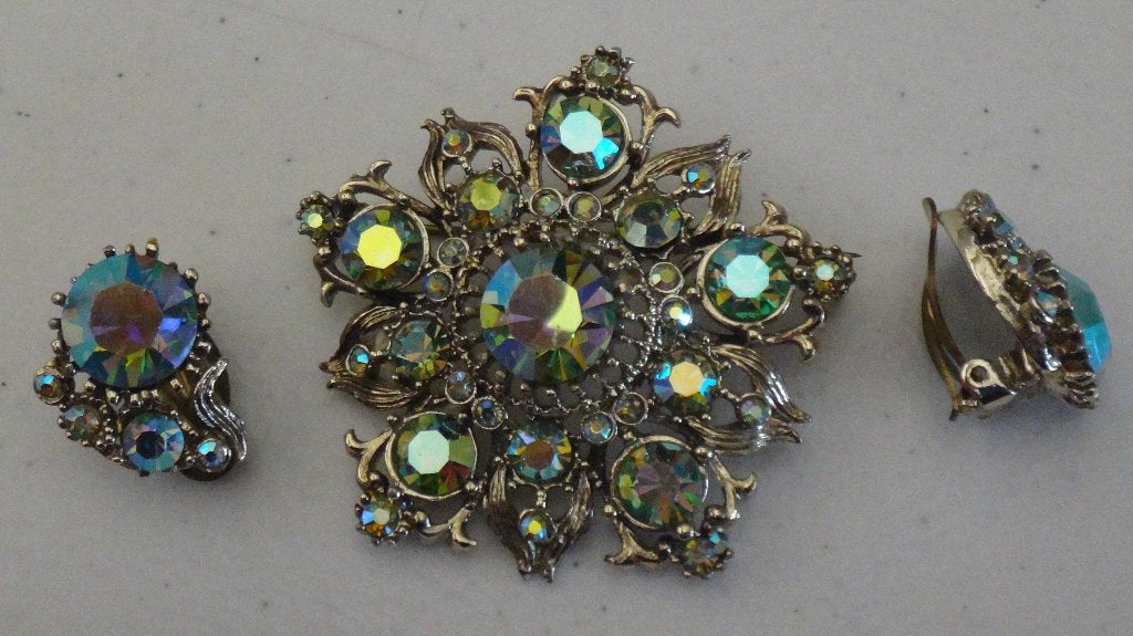 Broche + oorbellen, Sieraden, Tassen en Uiterlijk, Broches, Overige materialen, 4 tot 7 cm, Gebruikt, Overige kleuren