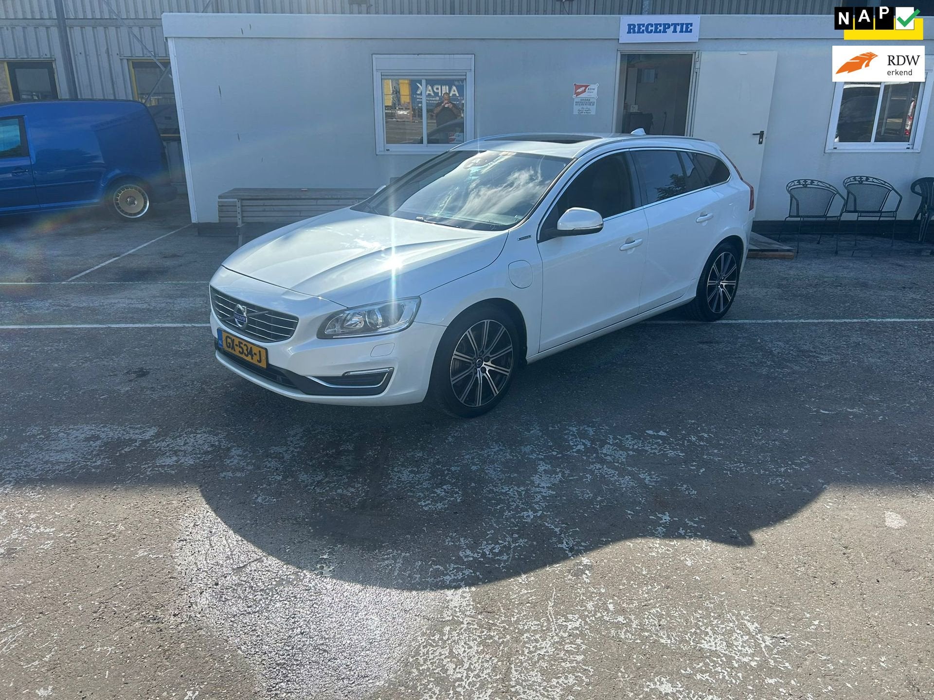 Volvo V60 2.4 D6 Twin Engine R-Design, Auto's, Automaat, Euro 6, Wit, Vierwielaandrijving