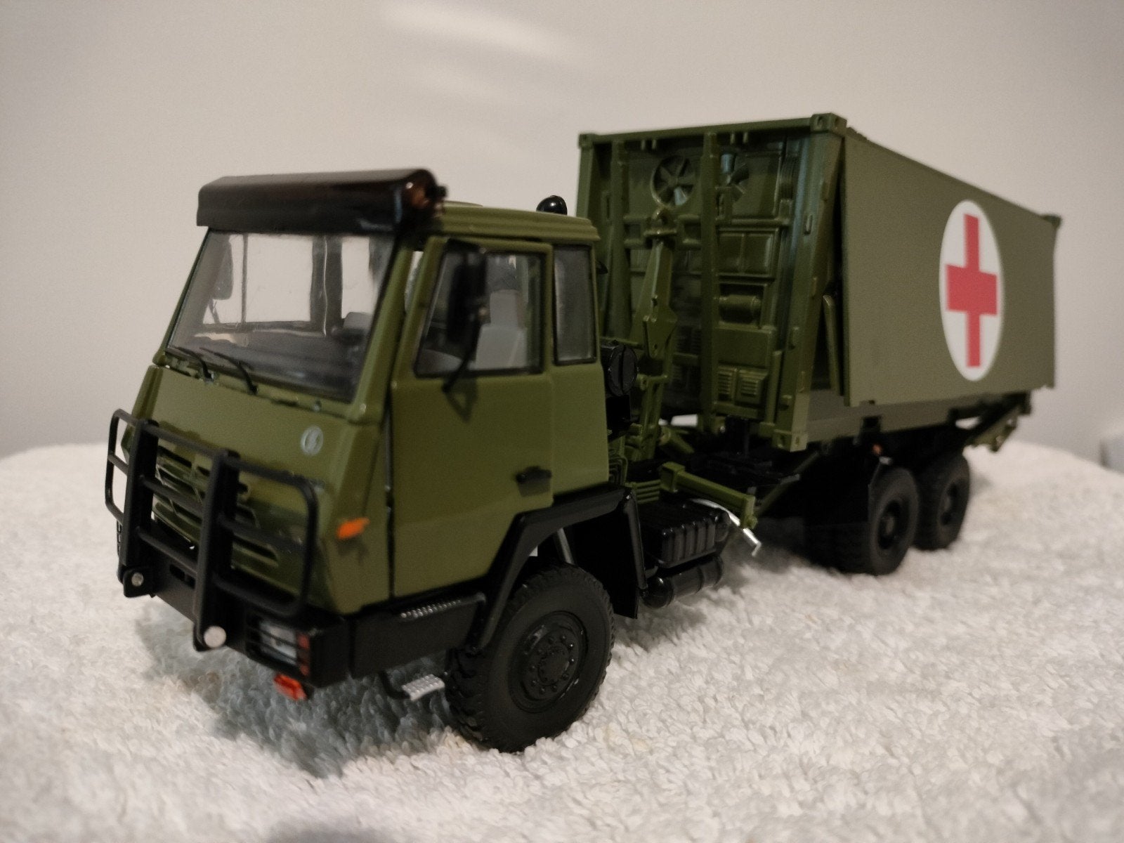Militair modelvrachtwagen met medische container steyr, Overige merken, 1:32 tot 1:50, Ophalen of Verzenden, Zo goed als nieuw