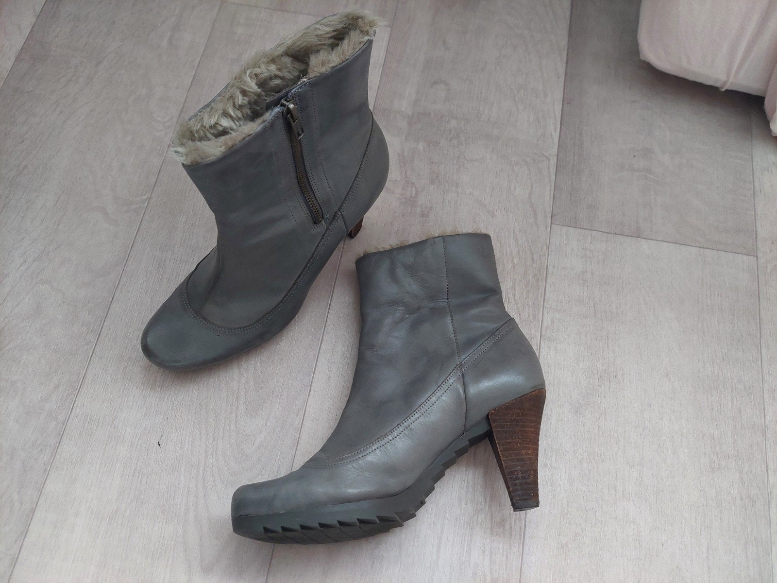 grijze clarks enkellaarzen maat 42 maat 8 laarzen, Lage of Enkellaarzen, Ophalen of Verzenden, Zo goed als nieuw, Grijs
