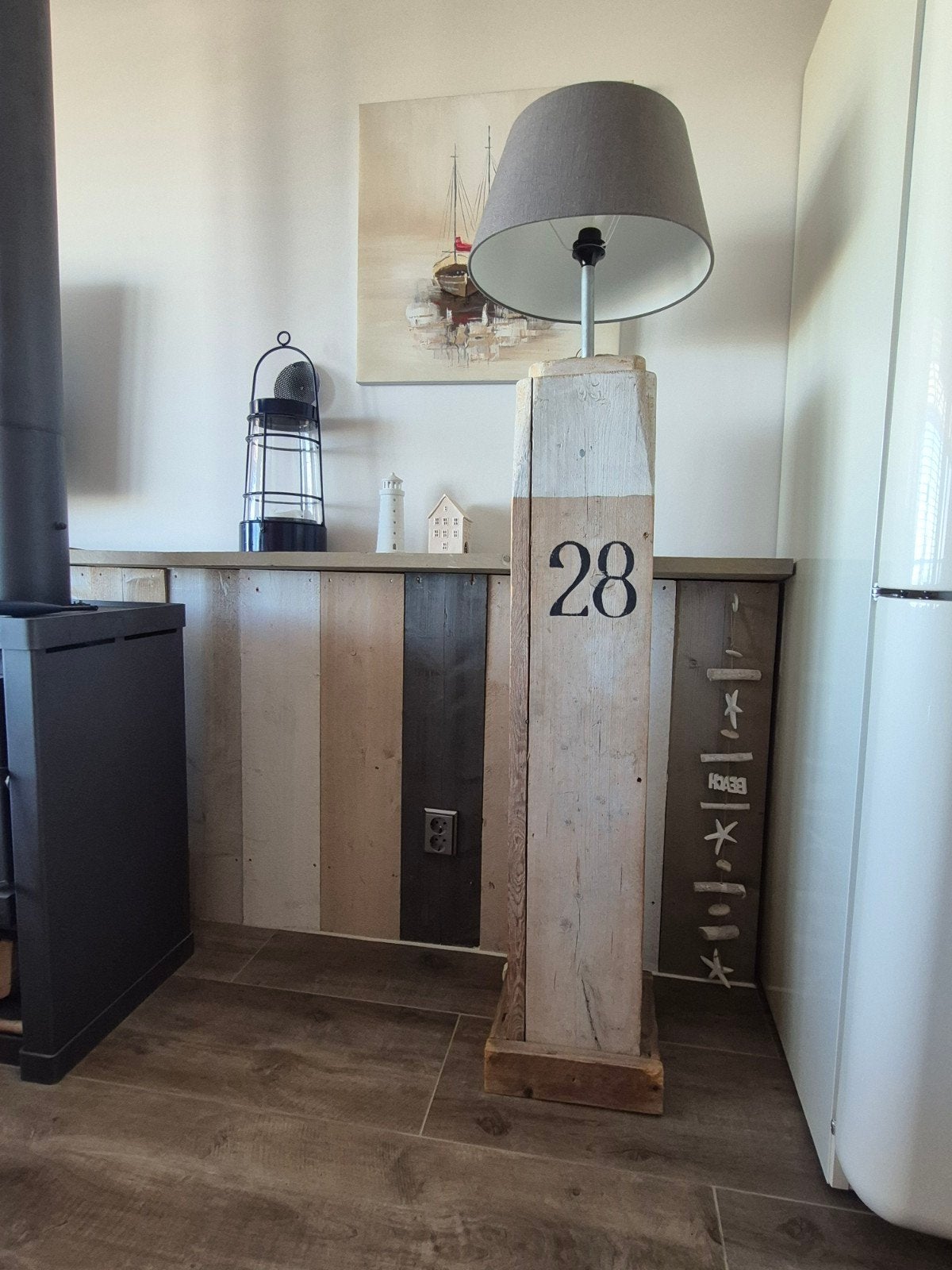 Een staande lamp van steigerhout. Strand/ meerpaal., Huis en Inrichting, Lampen | Vloerlampen, Ophalen, Zo goed als nieuw