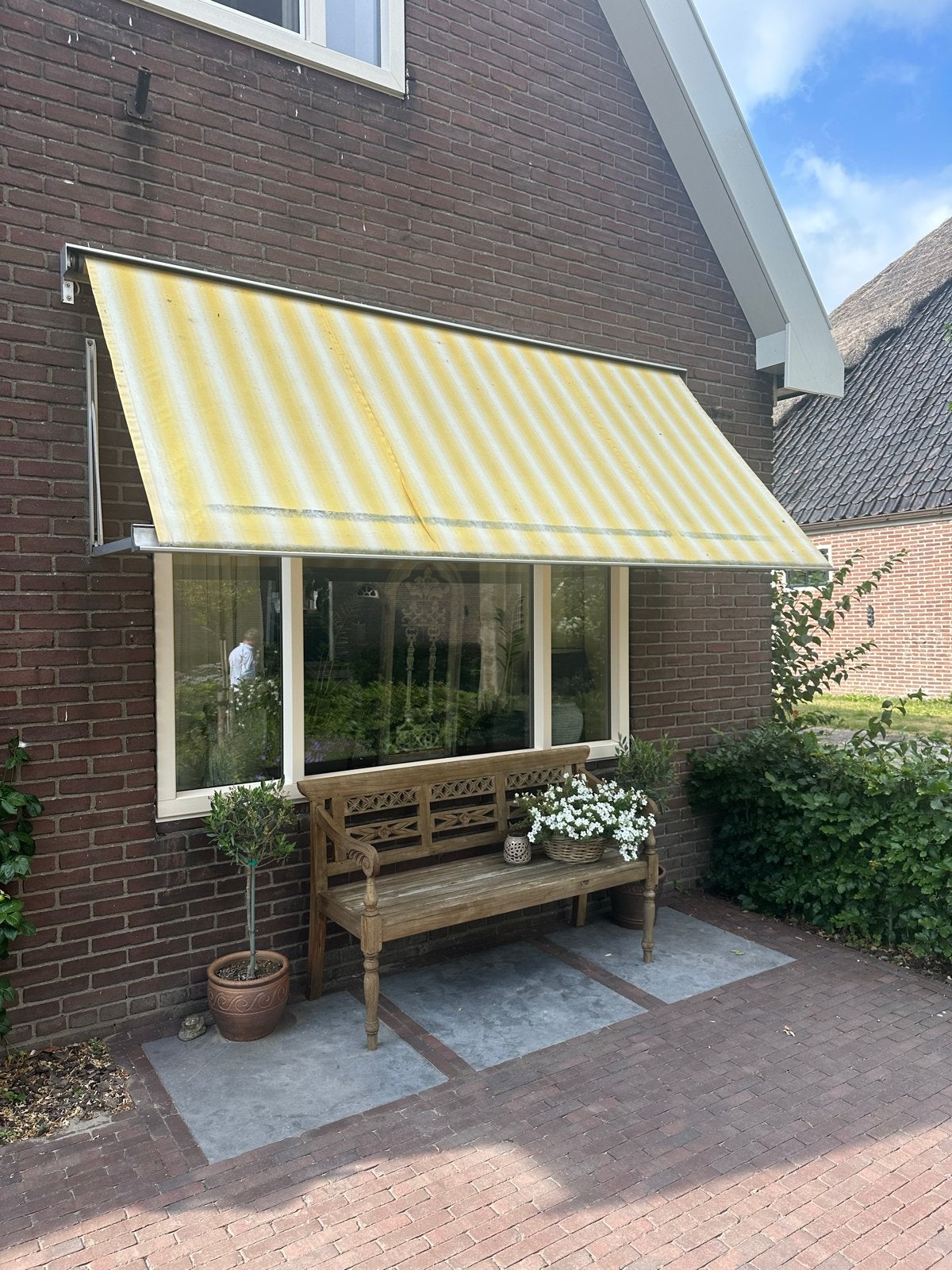 Gebruikt uitvalscherm, geel/wit gestreept, 300x100 cm, Ophalen, Gebruikt, Elektrisch, 250 cm tot 450 cm