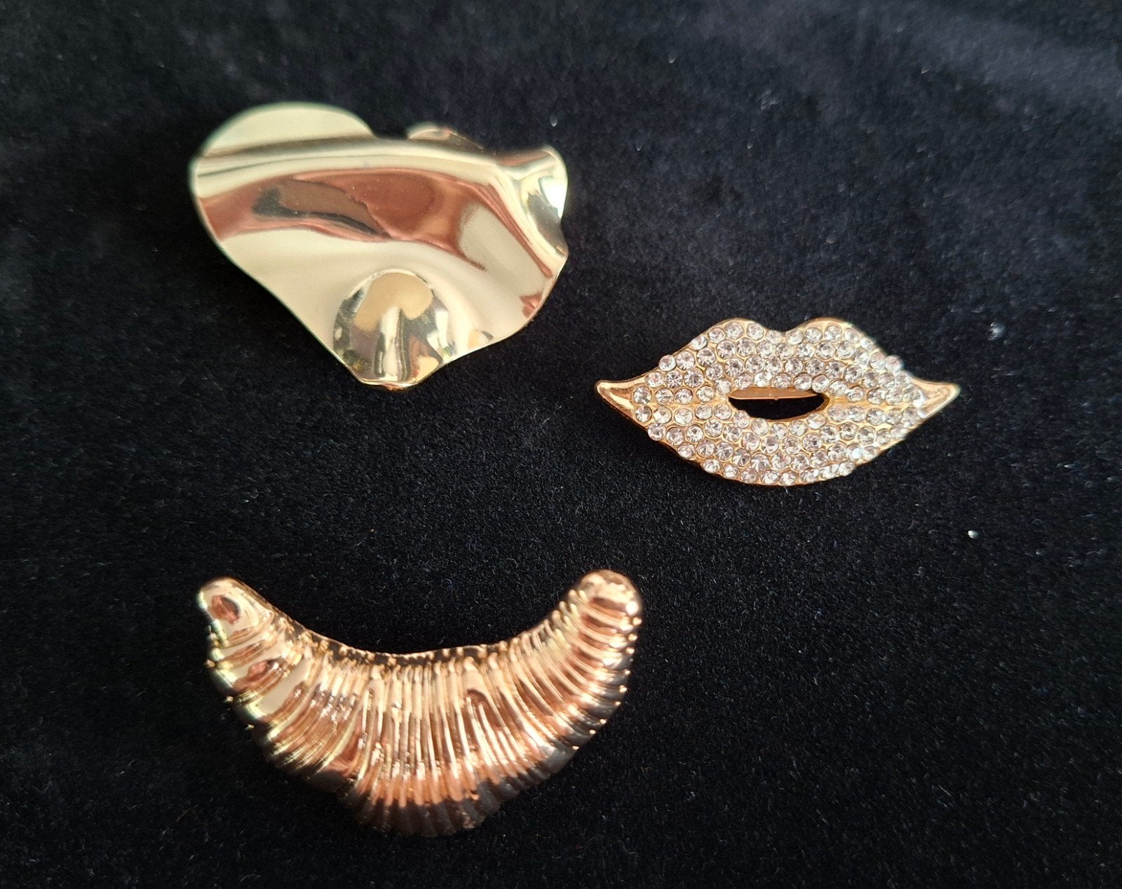 Set van 3 gouden broches, Sieraden, Tassen en Uiterlijk, Broches, Overige materialen, 4 tot 7 cm, Nieuw, Ophalen of Verzenden