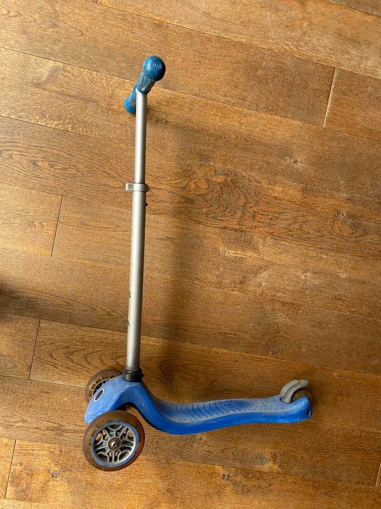 Blauwe step met drie wielen lichtjes, Ophalen, Gebruikt, Gewone step