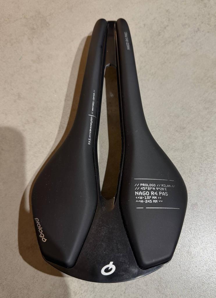 saddle prologo nago r4 pas 137 (almost new), Ophalen, Zo goed als nieuw, Zadel