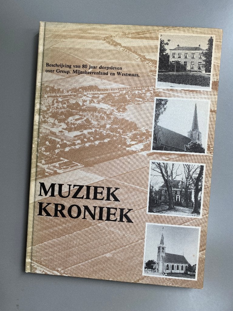 80 jaar  dorpsleven over Greup, Mijnsheerenland en Westmaas, Ophalen of Verzenden, 20e eeuw of later, Zo goed als nieuw
