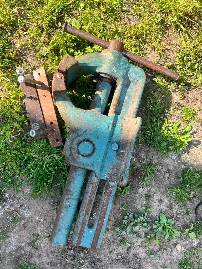 Heuer Front bankschroef - Robuust en functioneel, Ophalen, Gebruikt