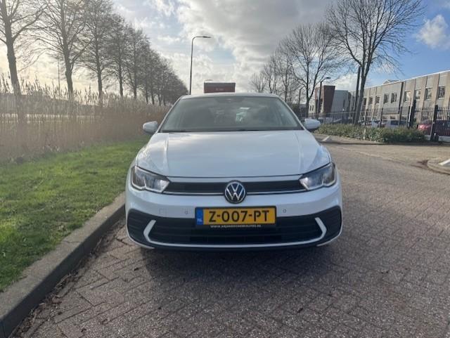 Volkswagen Polo 1.0 MPI 80pk 2023 Wit, Voorwielaandrijving, Stof, 40 €/maand, Zwart