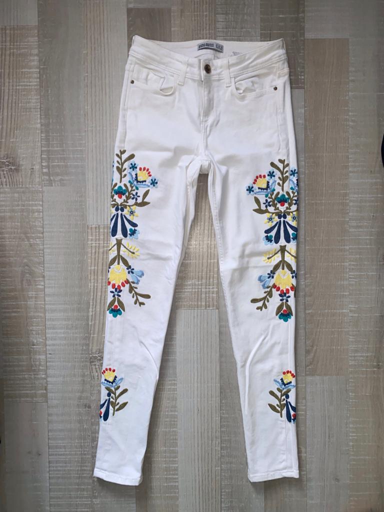 Zara Basic Denim Witte Jeans met Borduurwerk in maat 152, Kinderen en Baby's, Kinderkleding | Maat 152, Ophalen of Verzenden, Zo goed als nieuw