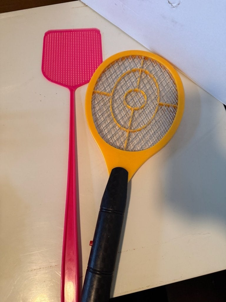 Elektrische vliegenmepper + vliegenmepper roze set, Dieren en Toebehoren, Insecten en Spinnen, Overige soorten